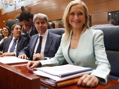 &Aacute;ngel Garrido junto a Cristina Cifuentes en la Asamblea. 