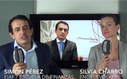 Los economistas Silvia Charro y Simón Pérez se han colado en las listas de los momentos televisivos (estuvieron en 'Sálvame Deluxe') del año casi en el tiempo de descuento. El 14 de diciembre nos llegaba desde Periodista Digital un vídeo sobre hipotecas de tipo fijo que ya es leyenda (negra). Es más, puede que en una buena temporada nadie pueda acercarse al banco a pedir una hipoteca “de tipo fijo” sin esbozar una sonrisilla. El desinhibido comportamiento de sus protagonistas y la errática pasión con la que desarrollaban sus argumentos sobre un tema tan aparentemente árido llevó a muchos a sospechar que podía haber alguna sustancia implicada. Hecho que fue desmentido por ellos en los diversos programas a los que acudieron y en los que aseguraron que todo se trataba de un experimento de 'marketing'. Experimento o no, son muchas las voces que se alzaron pidiendo que alguna cadena les de un programa para ellos solitos.