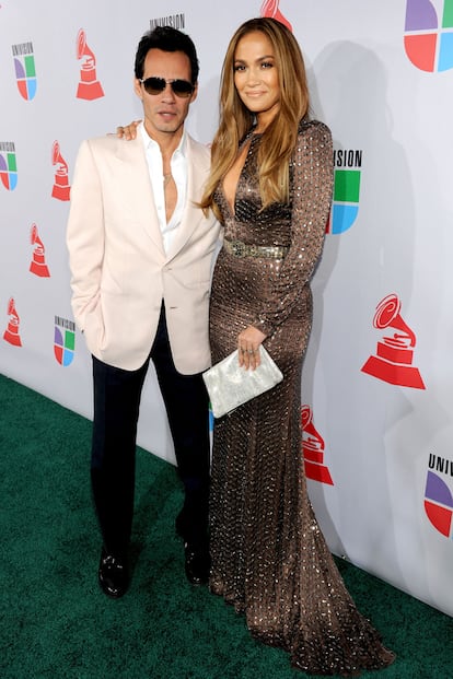 Tras un fugaz noviazgo, Jennifer se casó en secreto con el cantante Marc Anthony en 2004, en la mansión que la cantante tiene en Beverly Hills. En los años 90 habían colaborado juntos musicalmente.