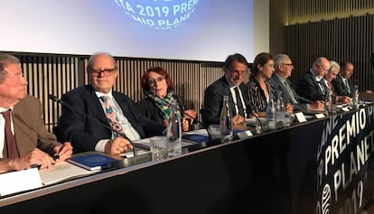 El jurado del premio Planeta, en la rueda de prensa.