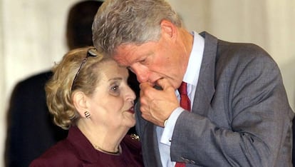 Madeleine Albright y Bill Clinton, durante la cumbre de Sharm el Sheij (Egipto) de 2000 sobre la situación en Israel y Palestina.