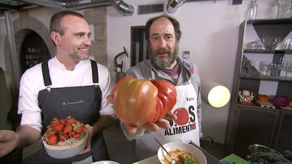 El cocinero Rodrigo de la Calle y Karra Elejalde.