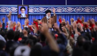 El líder supremo de Irán, Ali Jamenei, en un encuentro con estudiantes en Teherán, este sábado.