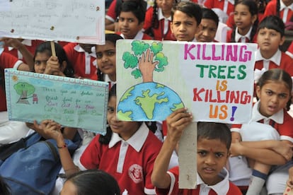 Niños en una escuela de Hyderabad (India) durante la protesta mundial por el cambio climático.