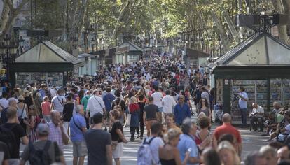 Vista de la Rambla el 18 d'agost del 2017, l'endemà dels atemptats.