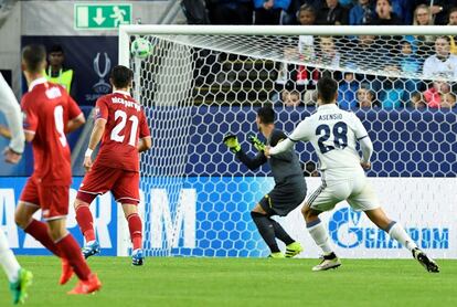 Marco Asensio marca para el del Real Madrid el primer gol del partido