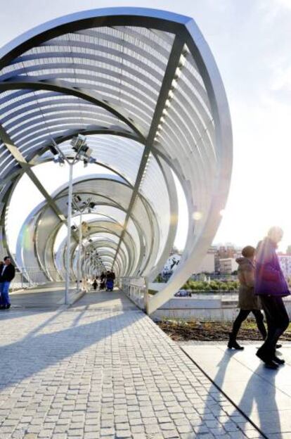 Puente de Dominique Perrault en Madrid Río.