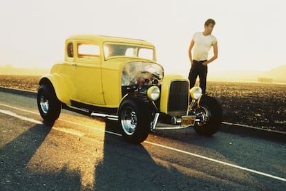 Paul Le Mat. El chico del Ford Coupé.

	En el grupo de adolescentes en tránsito de American Graffiti (George Lucas, 1973) a Paul Le Matt le tocó hacer de joven sin oficio ni beneficio, heredero de aquella cultura del rock and roll que parece tocar a su fin y destinado a convertirse con el paso del tiempo en una gloria local o acabar montando un taller de coches.