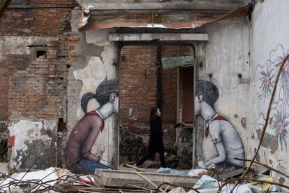 Edificios de viviendas en ruinas en un barrio de Shanghai, China.