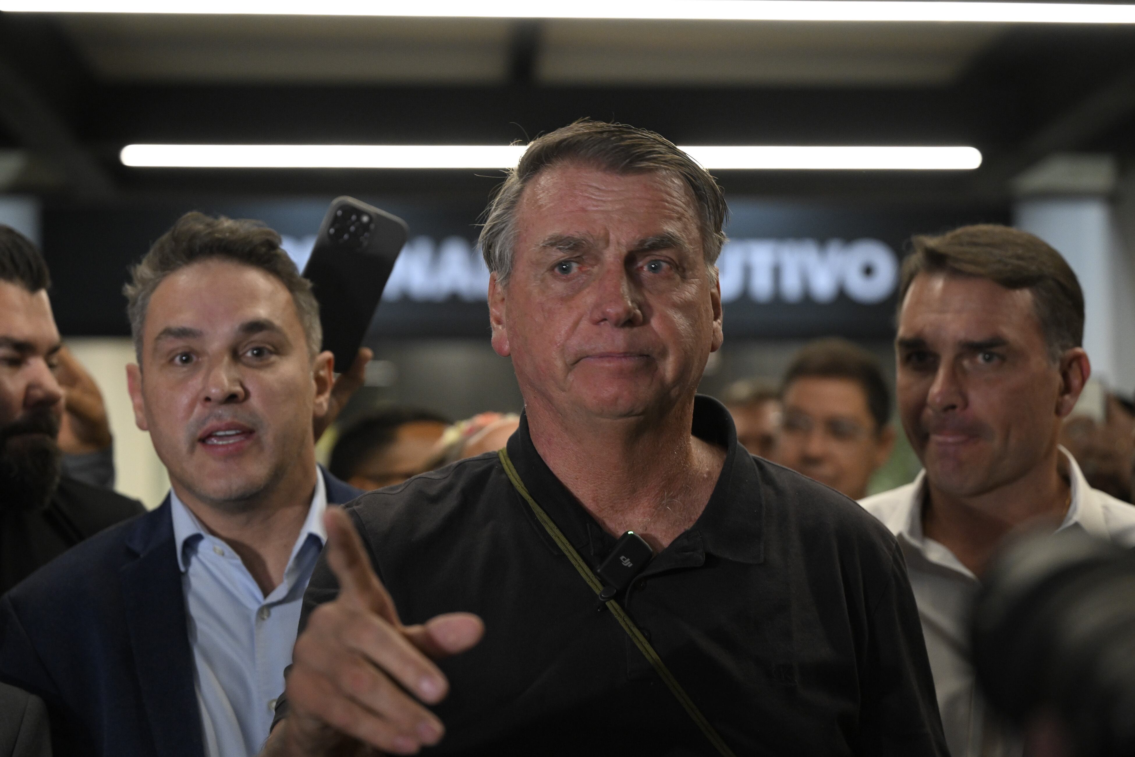Bolsonaro confía en el apoyo de Trump para volver al poder en Brasil pese a su inhabilitación