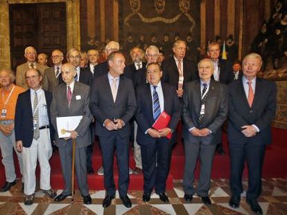 En el centro, el presidente Alberto Fabra, con miembros del jurado de los premios Rey Jaime I. 