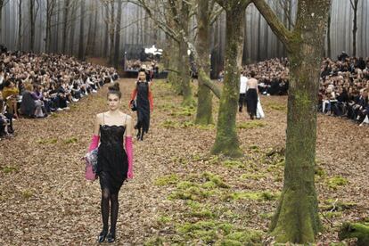 Desfile de Chanel durante la presentación de su colección en la Semana de la Moda de París. 