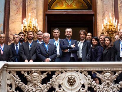 Rodrigo García de la Cruz (en el centro), presidente de la Asociación Española de Fintech e Insurtech (AEFI), con sus homólogos de la veintena de países reunidos en la Alianza Fintech Iberoamericana.