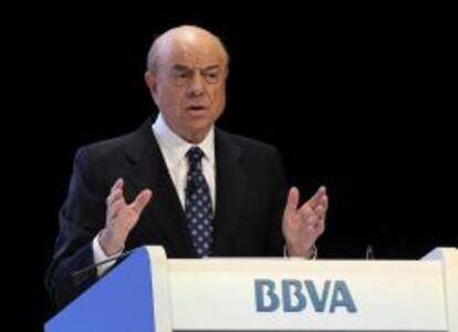 El presidente de BBVA, Francisco González, durante su intervención hoy en la junta general de accionistas en Bilbao. EFE