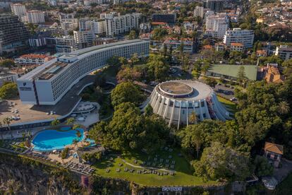 Hotel Casino Park, proyectado por el arquitecto brasileño Oscar Niemeyer.