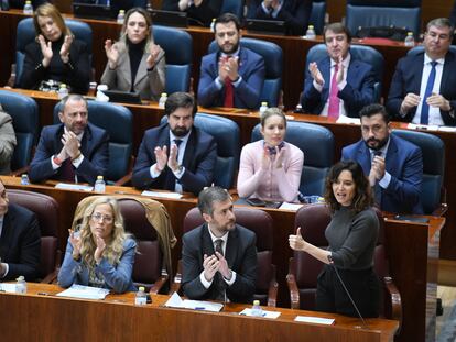 La presidenta de la Comunidad de Madrid, Isabel Díaz Ayuso, durante el pleno de la Asamblea de Madrid del 15 de febrero de 2024 en el que dijo que una persona mayor enferma "no se salvaba en ningún sitio".