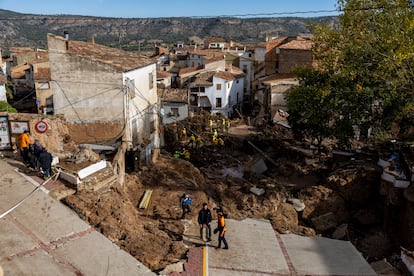 Las aguas destrozaron el pavimento de las calles de Letur.