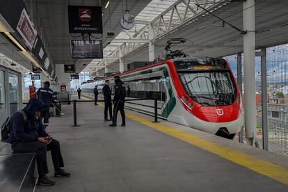 El tren suburbano llega a la estación Zinacantepec, en Estado de México, en octubre de 2023.