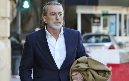 El cabecilla de la trama Gürtel, Francisco Correa, a su llegada al Tribunal Superior de Justicia valenciano en febrero de 2017.