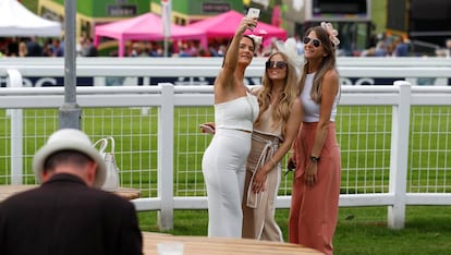 Selfie en las carreras de Epsom.