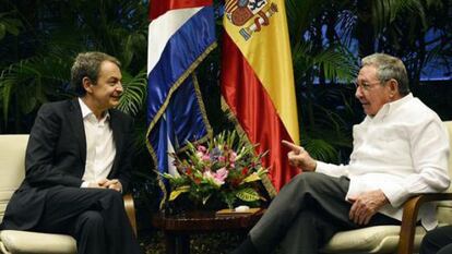 Zapatero with Raúl Castro in Havana.