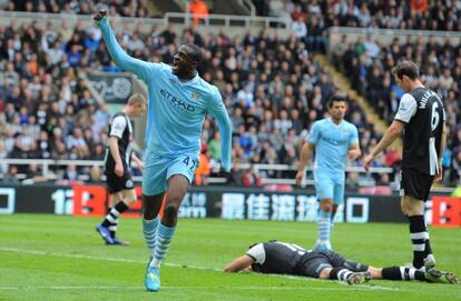 Yaya Toure celebra su segundo gol ante el Newcasttle