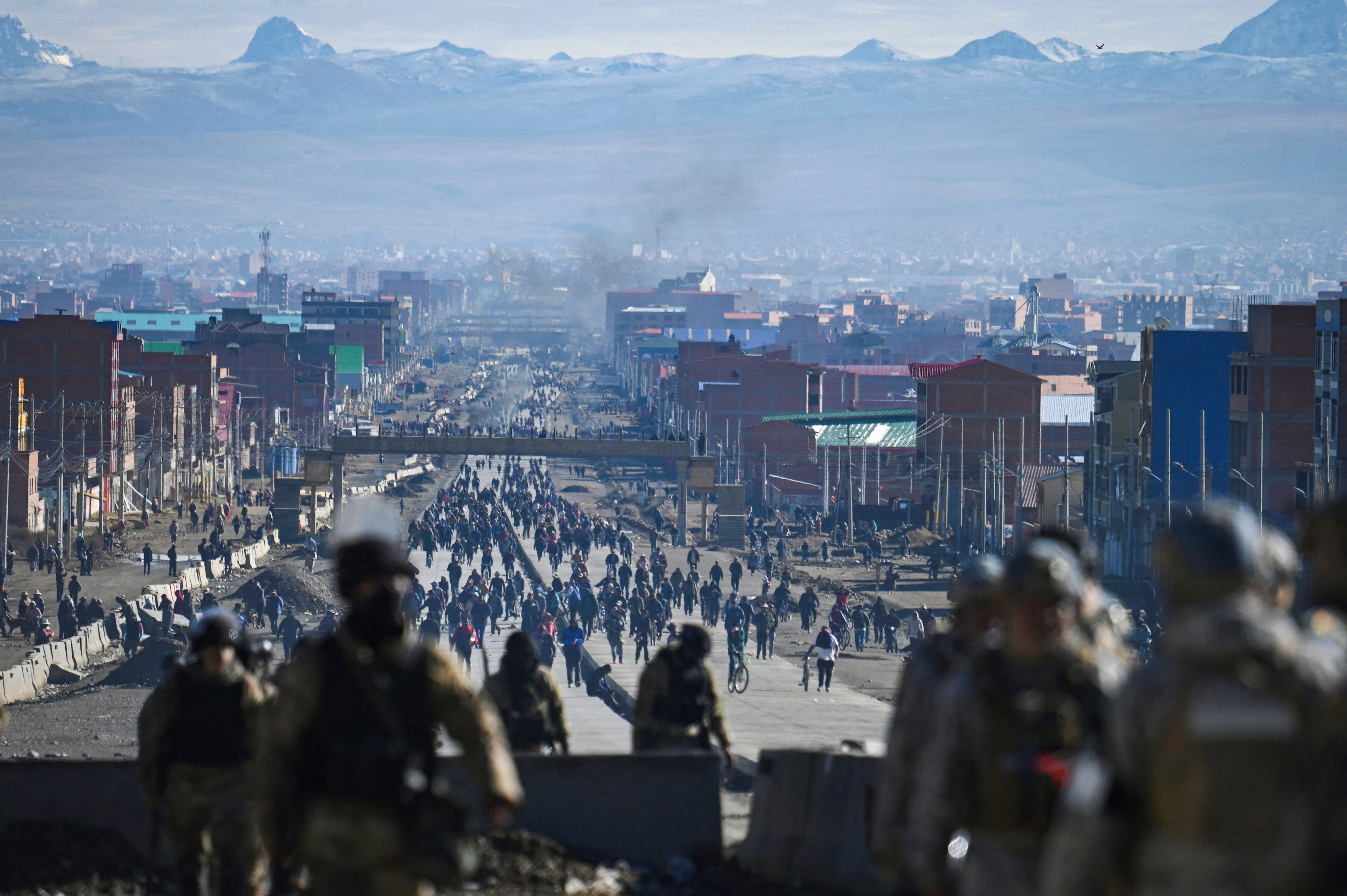 Paz promulga la ley que autoriza la intervención de las Fuerzas Armadas en las protestas de Bolivia