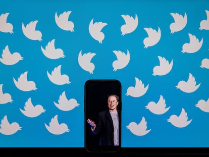 (FILES) In this file photo illustration taken on August 05, 2022, shows a cellphone displaying a photo of Elon Musk placed on a computer monitor filled with Twitter logos in Washington, DC. - Employee departures multiplied at Twitter on November 17, 2022, after an ultimatum from new owner Elon Musk, who demanded staff choose between being "extremely hardcore" and working long hours, or losing their jobs. "I may be #exceptional, but gosh darn it, I'm just not #hardcore," tweeted one former employee, Andrea Horst, whose LinkedIn profile still reads "Supply Chain & Capacity Management (Survivor) @Twitter." (Photo by SAMUEL CORUM / AFP)