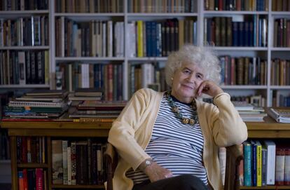 La escritora Jan Morris, retratada en su casa de Gales.