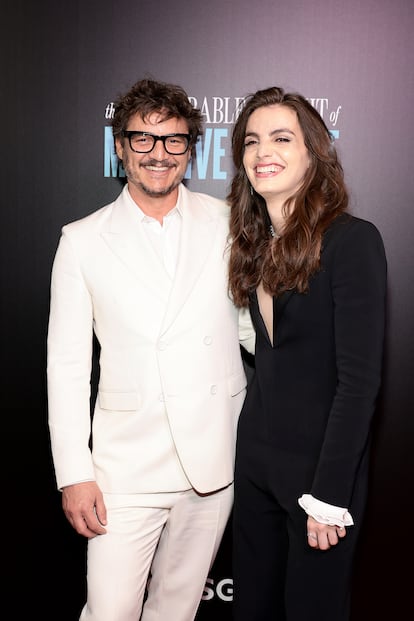 Pedro Pascal y su hermana Lux Pascal, activista chilena por los derechos LGTBQI, posaban en Nueva York en 2022. 