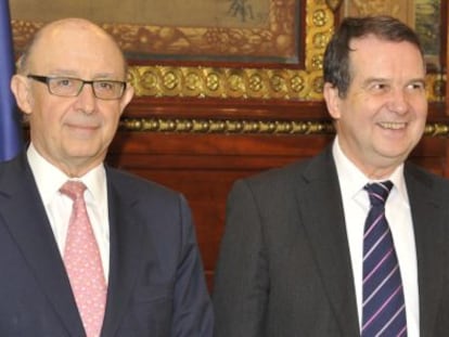 El ministro de Hacienda, Crist&oacute;bal Montoro; el presidente de la FEMP, Abel Caballero, y el secretario de Estado de Administraciones P&uacute;blicas, Antonio Beteta.