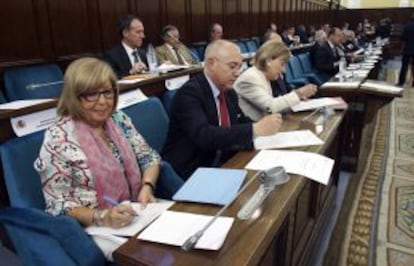La secretaria de Estado de Educación, Montserrat Gomendio, reunida con los rectores de las universidades españolas.