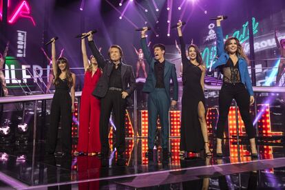 Raphael junto a Aitana, Amaia, Alfred, Ana y Miriam durante la gala final de OT.