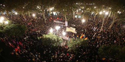 Concentración feminista en la Plaza Nueva de Sevilla.