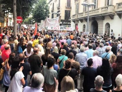 Concentració davant de l'Ajuntament de Mataró.