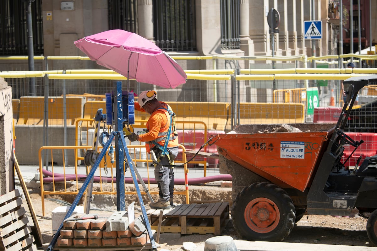 La creación anual de empleo extranjero supera por primera vez la de españoles