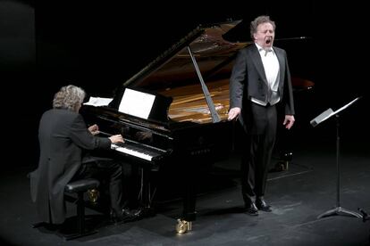 Intensidad sin efectismos ha sido una de las características esenciales del Mahler interpretado por Gerold Huber y Christian Gerhaher en el Teatro de la Zarzuela.