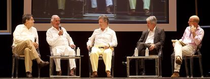 Sergio Ramírez, Carlos Fuentes, Juan Manuel Santos, Javier Moreno y Alejandro Santos.