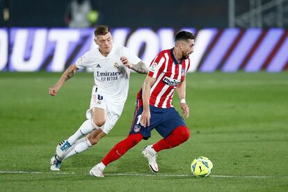 Héctor Herrera y Toni Kroos durante el partido.