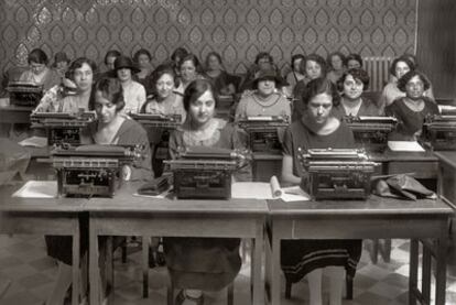 Curso de mecanografía para señoritas, 1925. © Archivo Histórico Fotográfico de Telefónica.