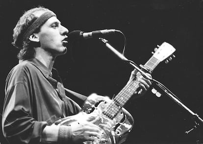 Mark Knopfler durante un concierto en abril de 1984.