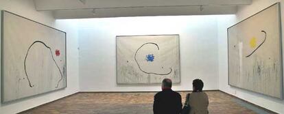 Tríptico 'La esperanza del condenado a muerte', una serie de tres pinturas realizadas por Miró el 1974.