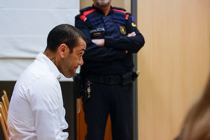 El exjugador brasileño del FC Barcelona Dani Alves, este lunes durante el juicio celebrado en la Audiencia de Barcelona.