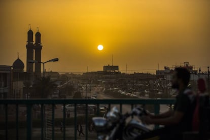 Amanece en Nayaf, la capital intelectual del chiismo. Al fondo, la mezquita de Alí.