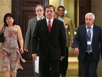El director del Centro Nacional de Inteligencia, Alberto Saiz, al terminar su comparecencia.