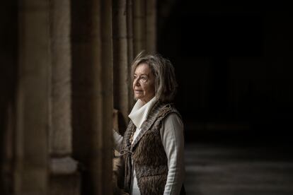 Carmen Pellería, en el claustro de la catedral de Santander.