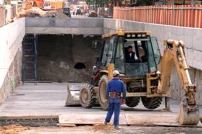 Las obras que se estn llevando a cabo en la entrada del tnel de Santa Mara de la Cabeza.