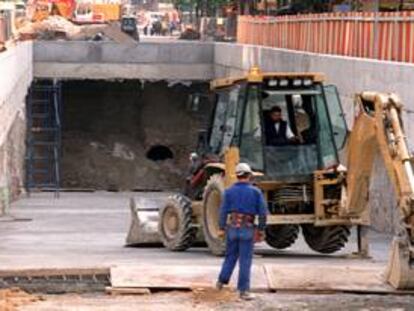 Las obras que se están llevando a cabo en la entrada del túnel de Santa María de la Cabeza.