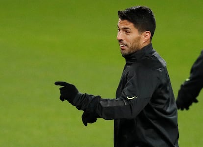 Luis Suárez, durante el último entrenamiento del Atlético en Moscú, previo al partido de este martes ante el Lokomotiv. / (REUTERS)