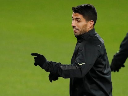 Luis Suárez, durante el último entrenamiento del Atlético en Moscú, previo al partido de este martes ante el Lokomotiv. / (REUTERS)